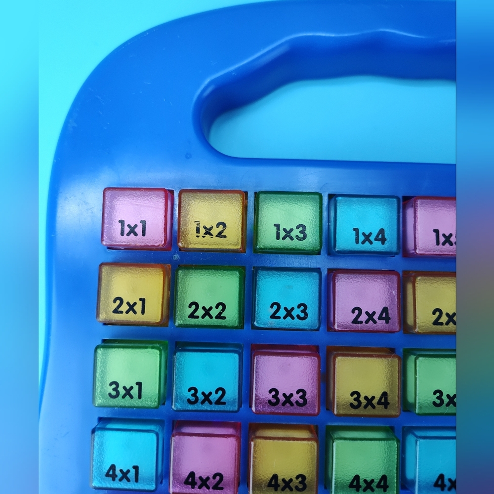 Push & Learn Colorful Multiplication Educational Learning Toy Blue VG - Picture 4 of 10
